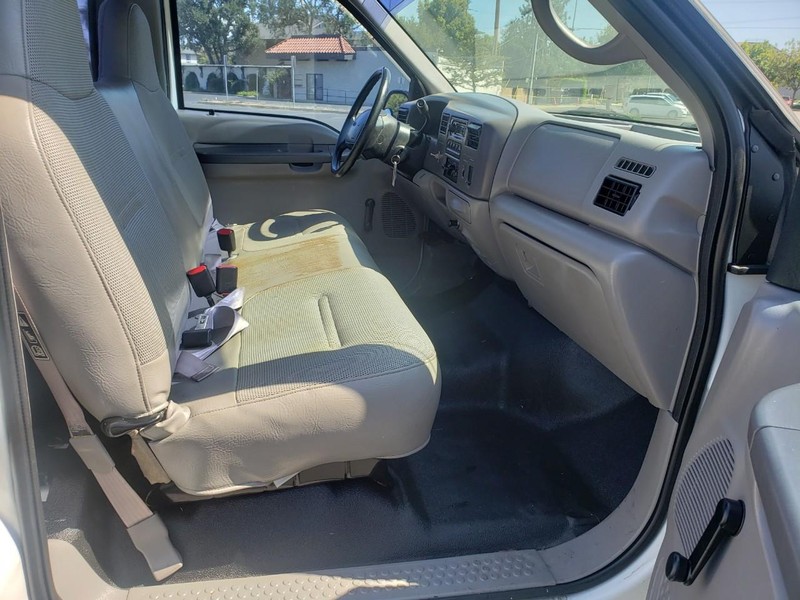 Ford Super Duty F-250 Vehicle Full-screen Gallery Image 13