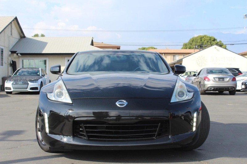 Nissan 370Z Vehicle Full-screen Gallery Image 04