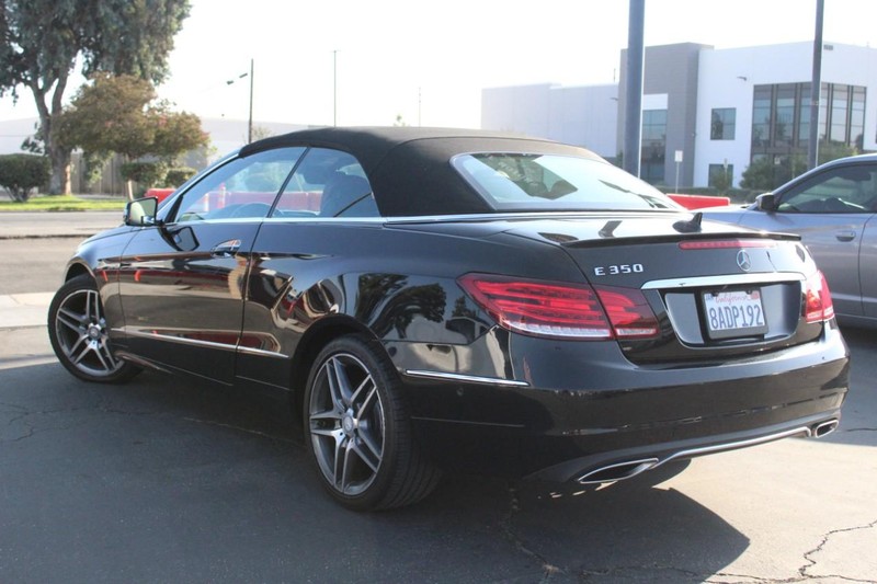 Mercedes-Benz E-Class Vehicle Full-screen Gallery Image 08