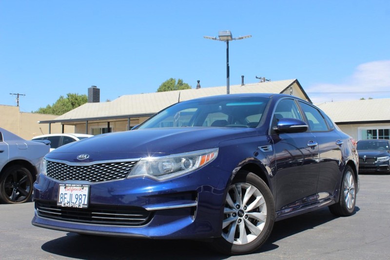 Kia Optima Vehicle Full-screen Gallery Image 01