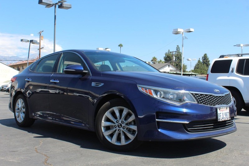 Kia Optima Vehicle Full-screen Gallery Image 03