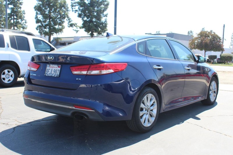 Kia Optima Vehicle Full-screen Gallery Image 05