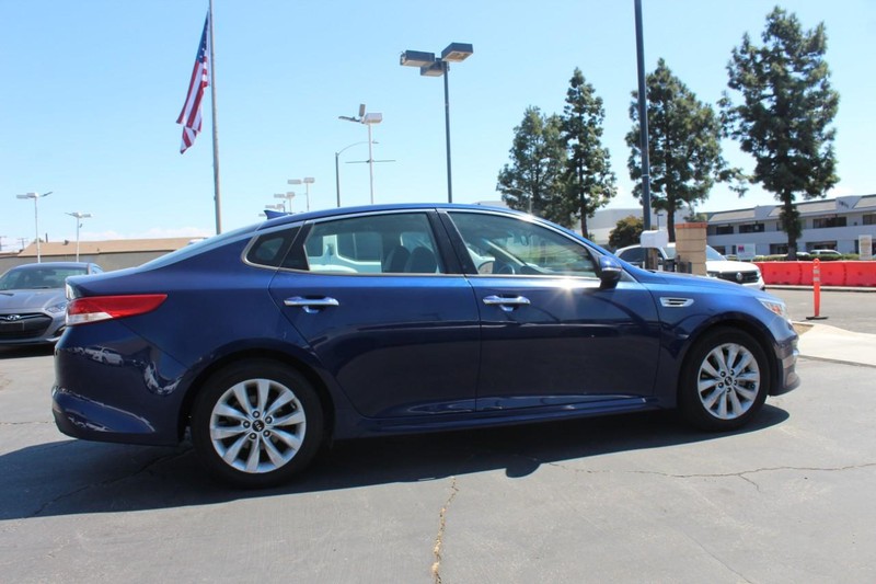 Kia Optima Vehicle Full-screen Gallery Image 08