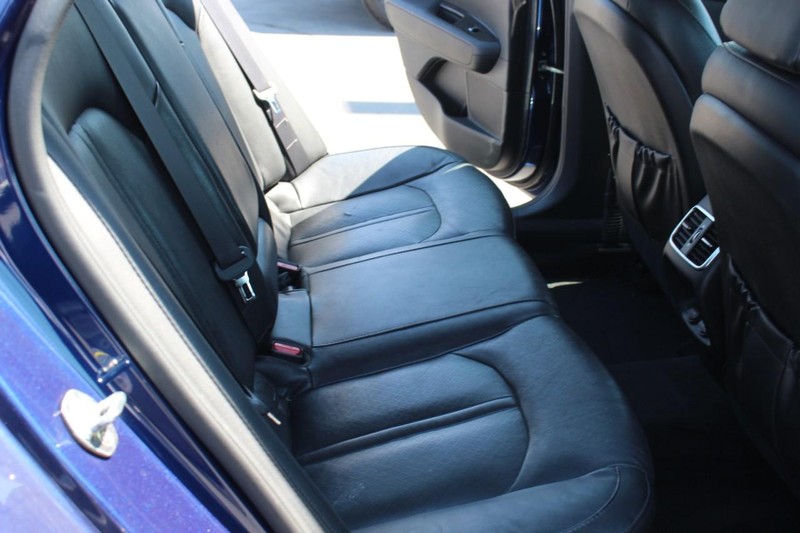 Kia Optima Vehicle Full-screen Gallery Image 10