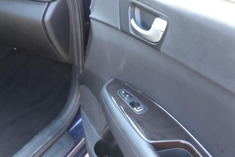 Kia Optima Vehicle Full-screen Gallery Image 14