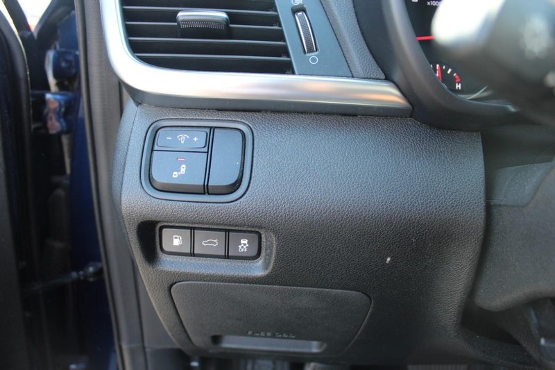 Kia Optima Vehicle Full-screen Gallery Image 15