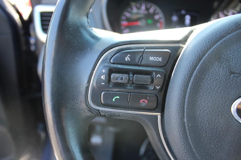 Kia Optima Vehicle Full-screen Gallery Image 18