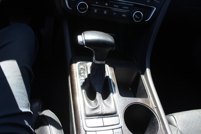 Kia Optima Vehicle Full-screen Gallery Image 19