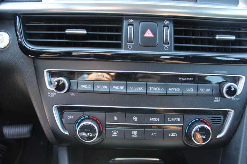 Kia Optima Vehicle Full-screen Gallery Image 20