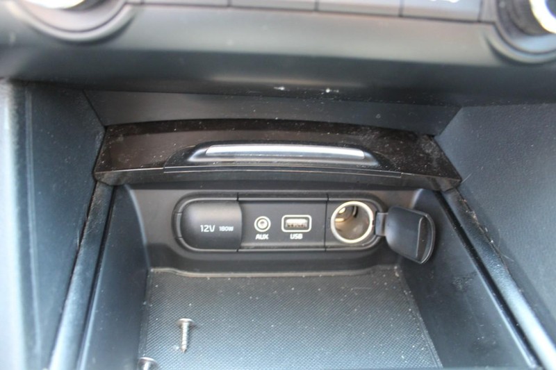 Kia Optima Vehicle Full-screen Gallery Image 22