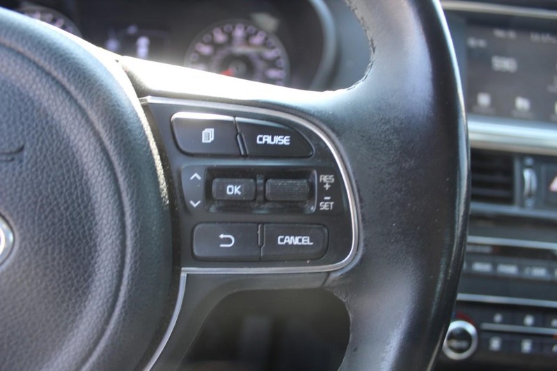 Kia Optima Vehicle Full-screen Gallery Image 23