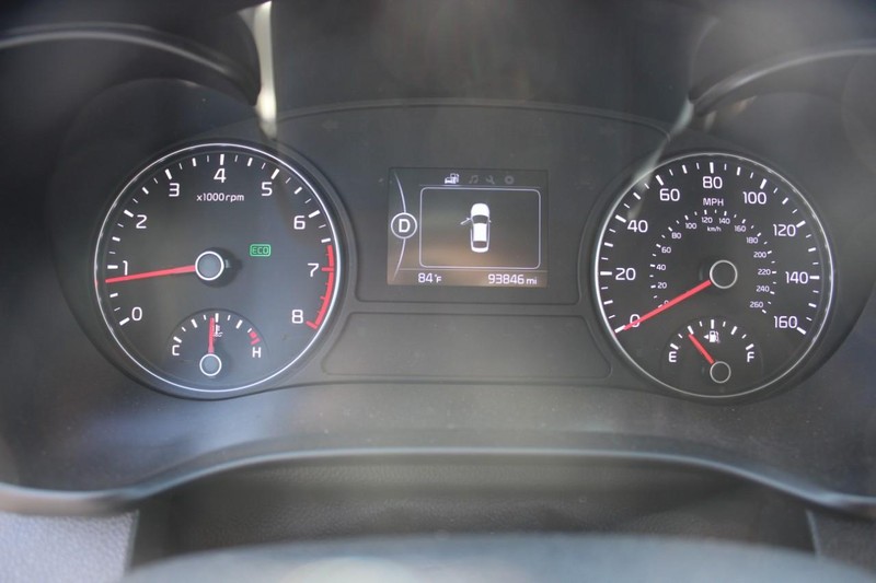 Kia Optima Vehicle Full-screen Gallery Image 25