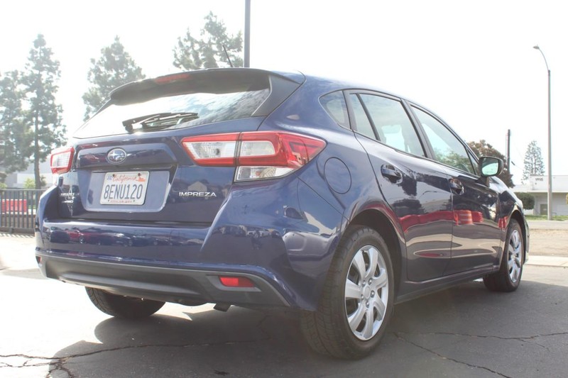 Subaru Impreza Vehicle Full-screen Gallery Image 06