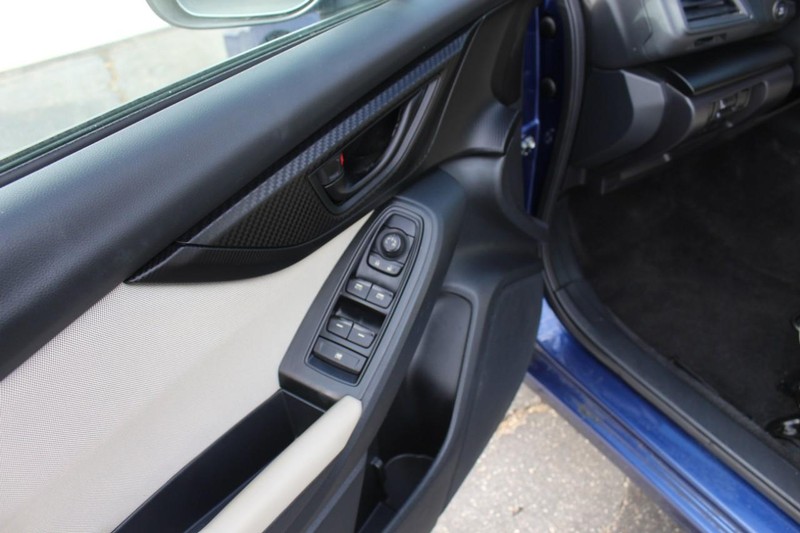 Subaru Impreza Vehicle Full-screen Gallery Image 15