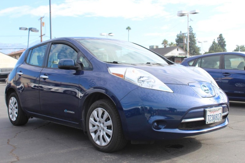 Nissan LEAF Vehicle Full-screen Gallery Image 03