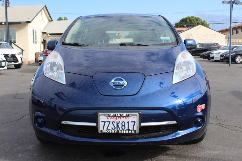 Nissan LEAF Vehicle Full-screen Gallery Image 06