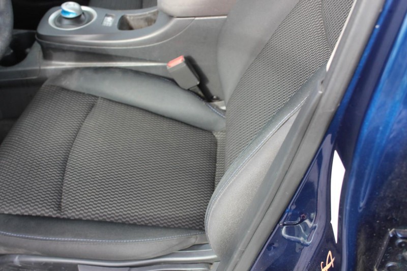 Nissan LEAF Vehicle Full-screen Gallery Image 10