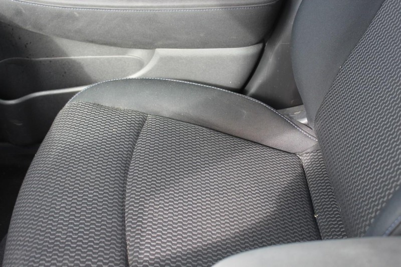 Nissan LEAF Vehicle Full-screen Gallery Image 11