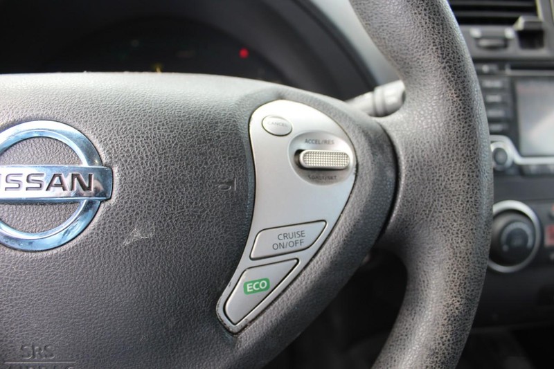 Nissan LEAF Vehicle Full-screen Gallery Image 14
