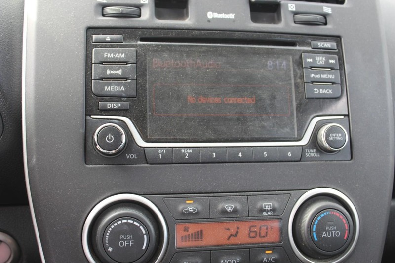 Nissan LEAF Vehicle Full-screen Gallery Image 17