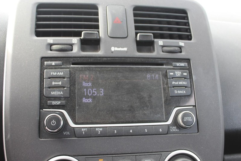 Nissan LEAF Vehicle Full-screen Gallery Image 18