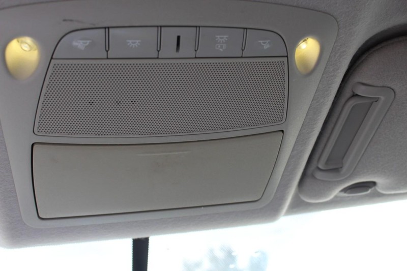 Nissan LEAF Vehicle Full-screen Gallery Image 19