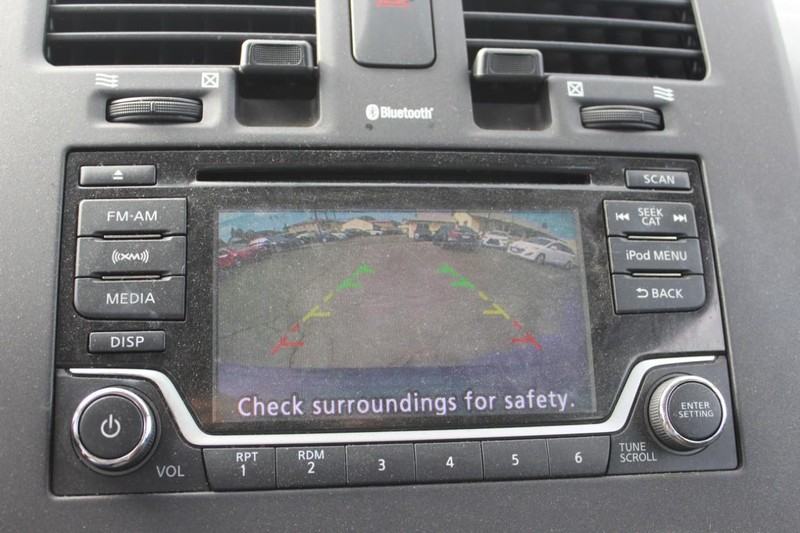 Nissan LEAF Vehicle Full-screen Gallery Image 20