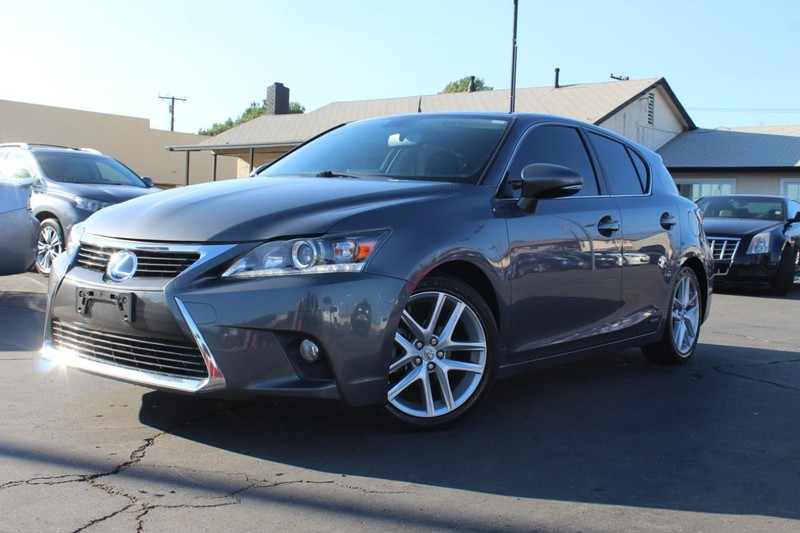 Lexus CT Vehicle Full-screen Gallery Image 03