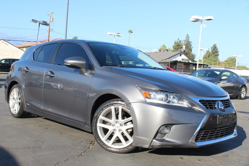 Lexus CT Vehicle Full-screen Gallery Image 04