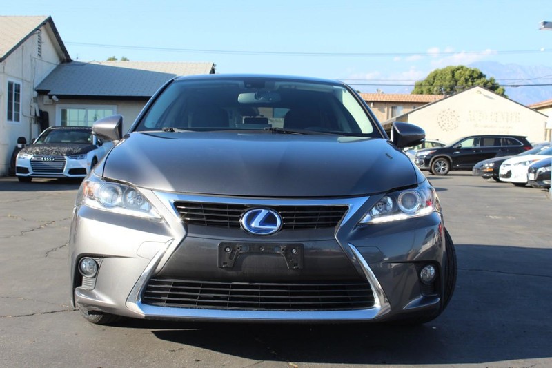 Lexus CT Vehicle Full-screen Gallery Image 05