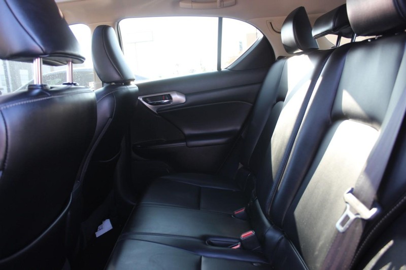 Lexus CT Vehicle Full-screen Gallery Image 10