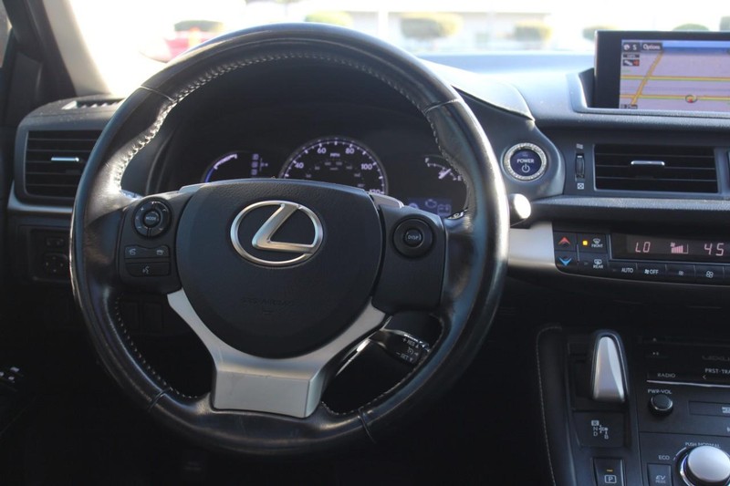 Lexus CT Vehicle Full-screen Gallery Image 12