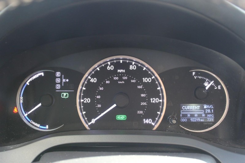 Lexus CT Vehicle Full-screen Gallery Image 17