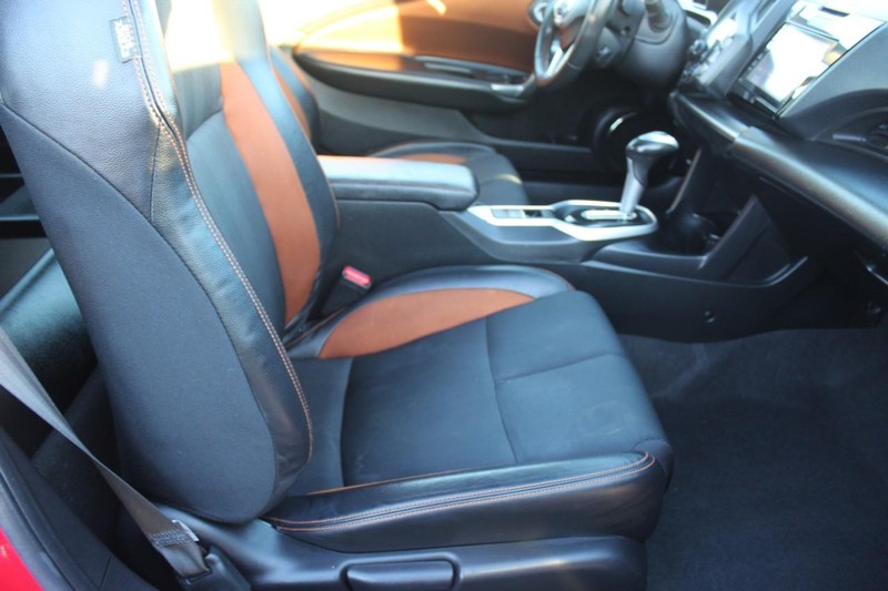 Honda CR-Z Vehicle Full-screen Gallery Image 16