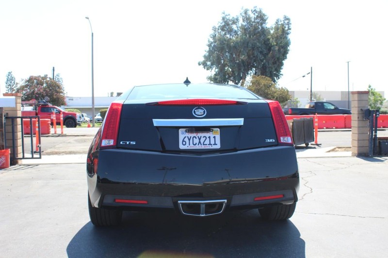 Cadillac CTS Coupe Vehicle Full-screen Gallery Image 06