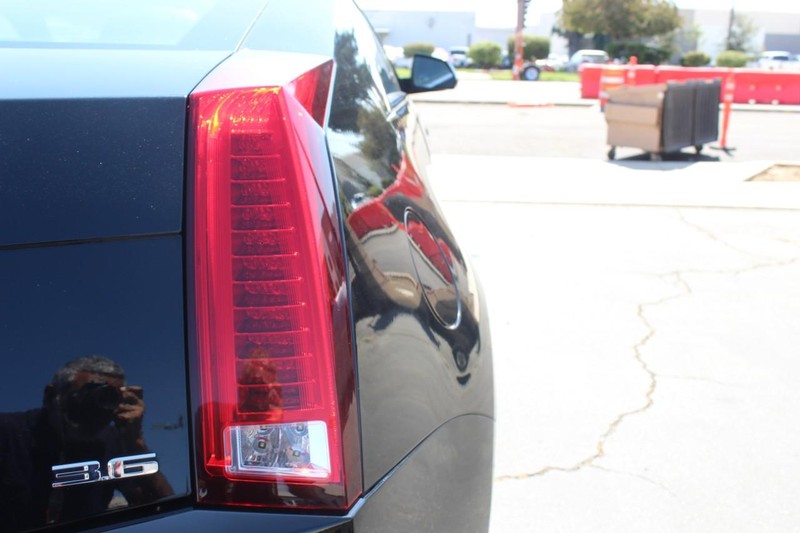 Cadillac CTS Coupe Vehicle Full-screen Gallery Image 12