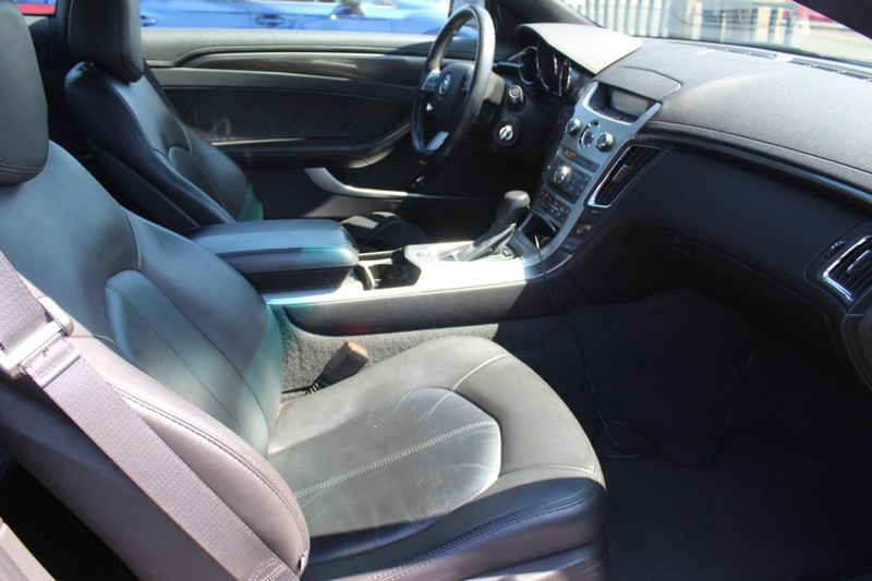 Cadillac CTS Coupe Vehicle Full-screen Gallery Image 15