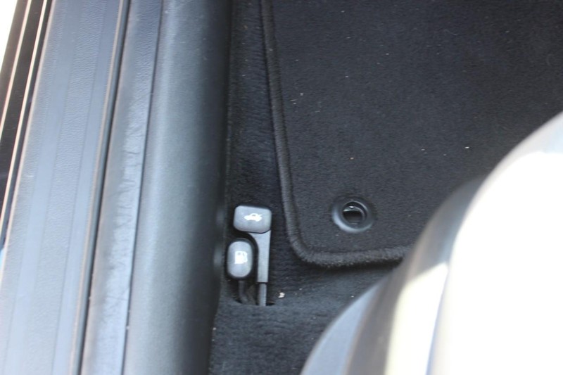 Hyundai Elantra Vehicle Full-screen Gallery Image 15