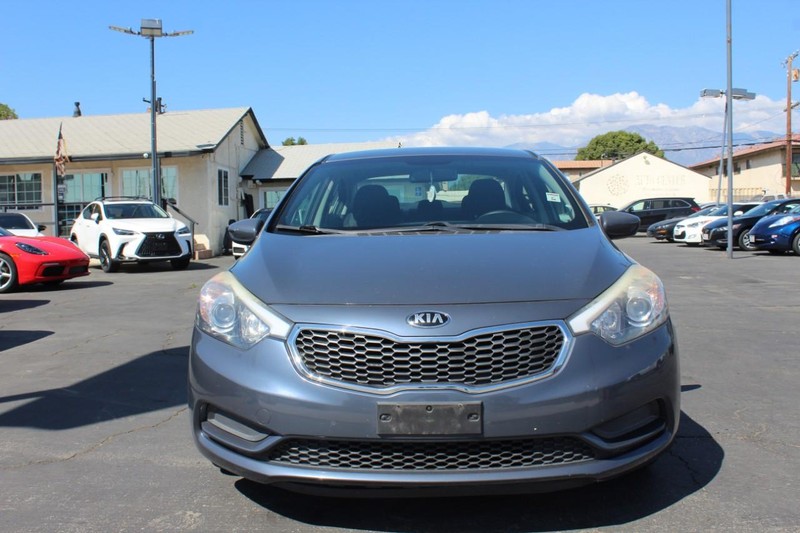Kia Forte Vehicle Full-screen Gallery Image 08