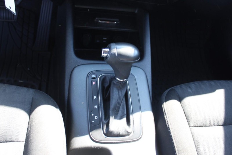 Kia Forte Vehicle Full-screen Gallery Image 13