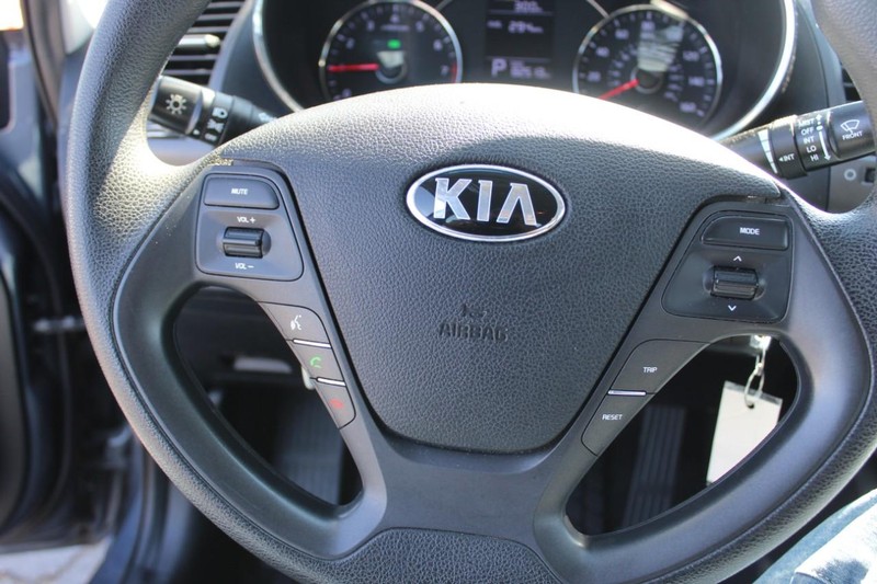 Kia Forte Vehicle Full-screen Gallery Image 16