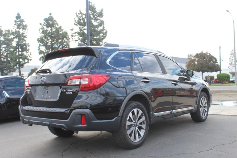 Subaru Outback Vehicle Full-screen Gallery Image 05