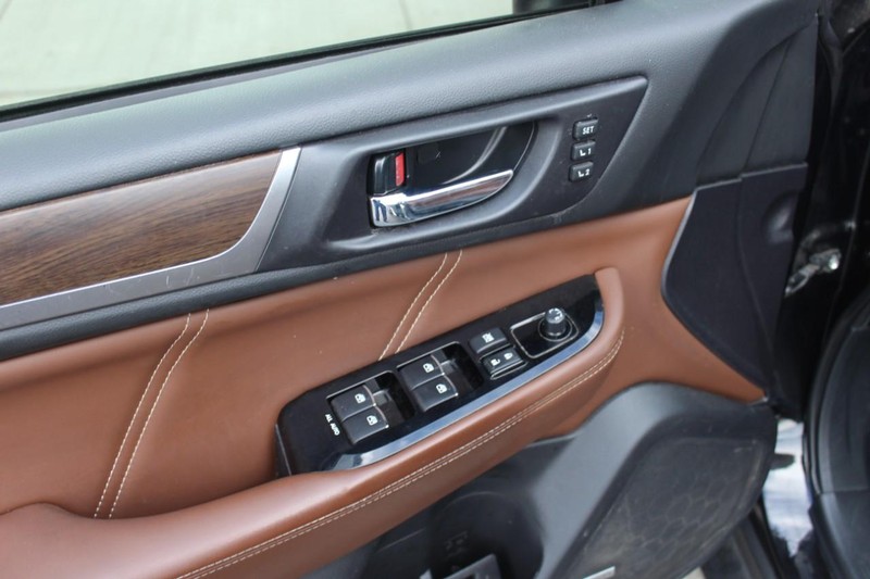 Subaru Outback Vehicle Full-screen Gallery Image 09