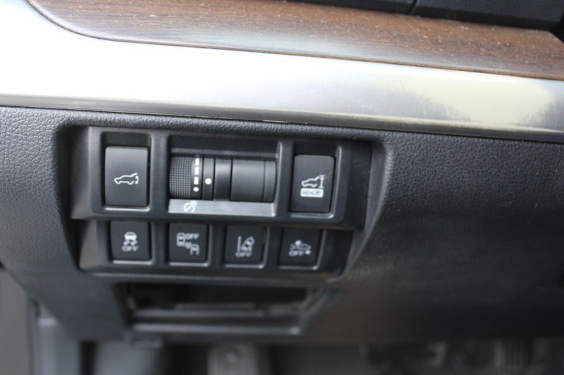Subaru Outback Vehicle Full-screen Gallery Image 11