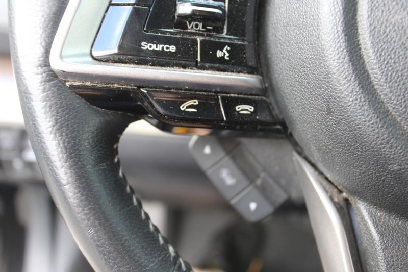 Subaru Outback Vehicle Full-screen Gallery Image 15