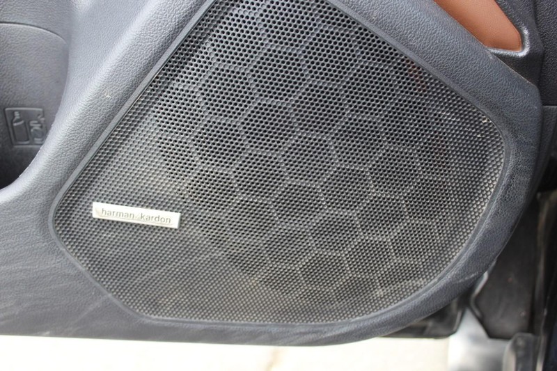 Subaru Outback Vehicle Full-screen Gallery Image 18