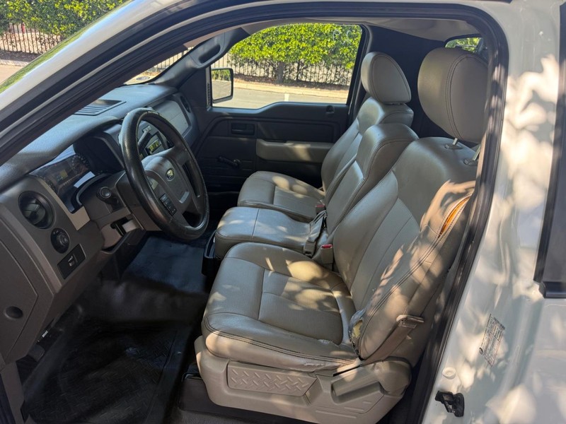 Ford F-150 Vehicle Full-screen Gallery Image 11