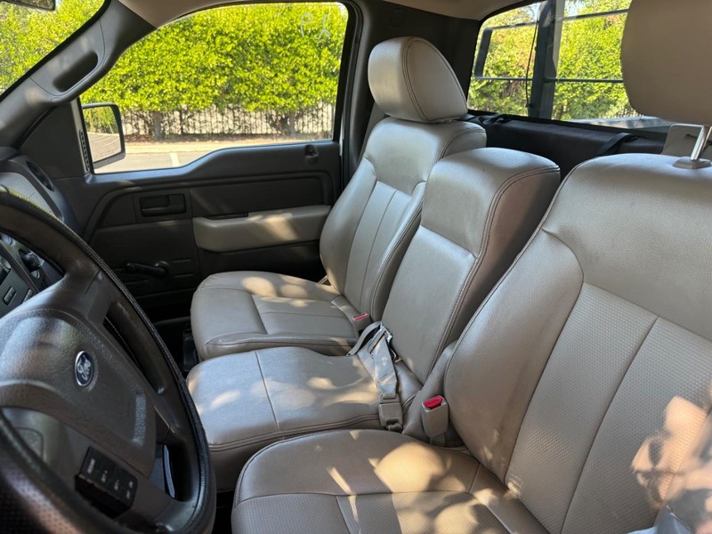 Ford F-150 Vehicle Full-screen Gallery Image 12