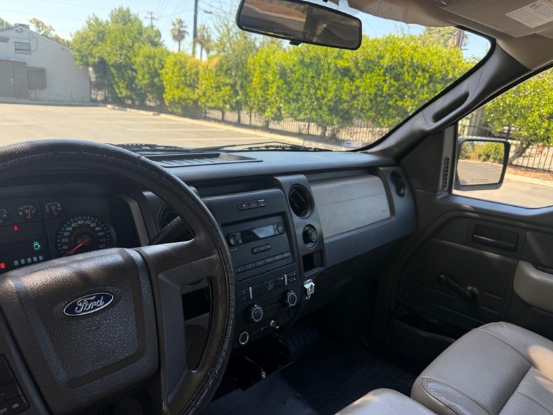 Ford F-150 Vehicle Full-screen Gallery Image 13