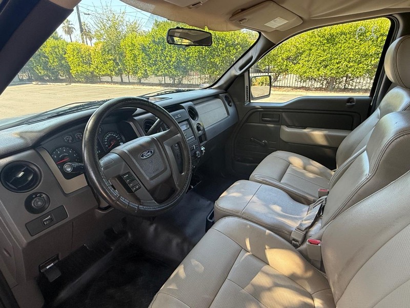 Ford F-150 Vehicle Full-screen Gallery Image 14